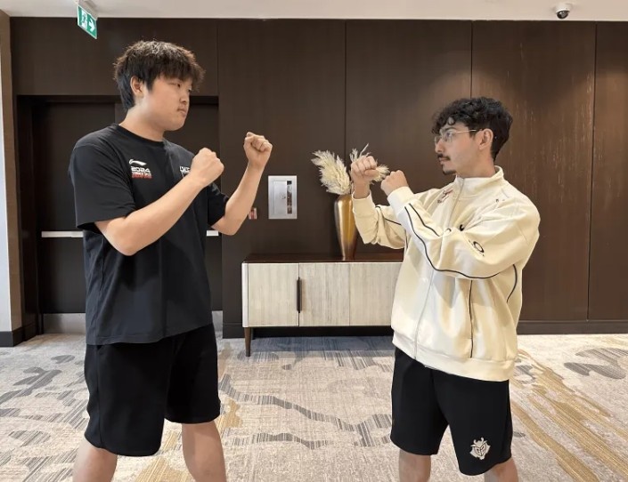 G2晒Bin与BrokenBlade合照:这周六超级彬大战上单教父